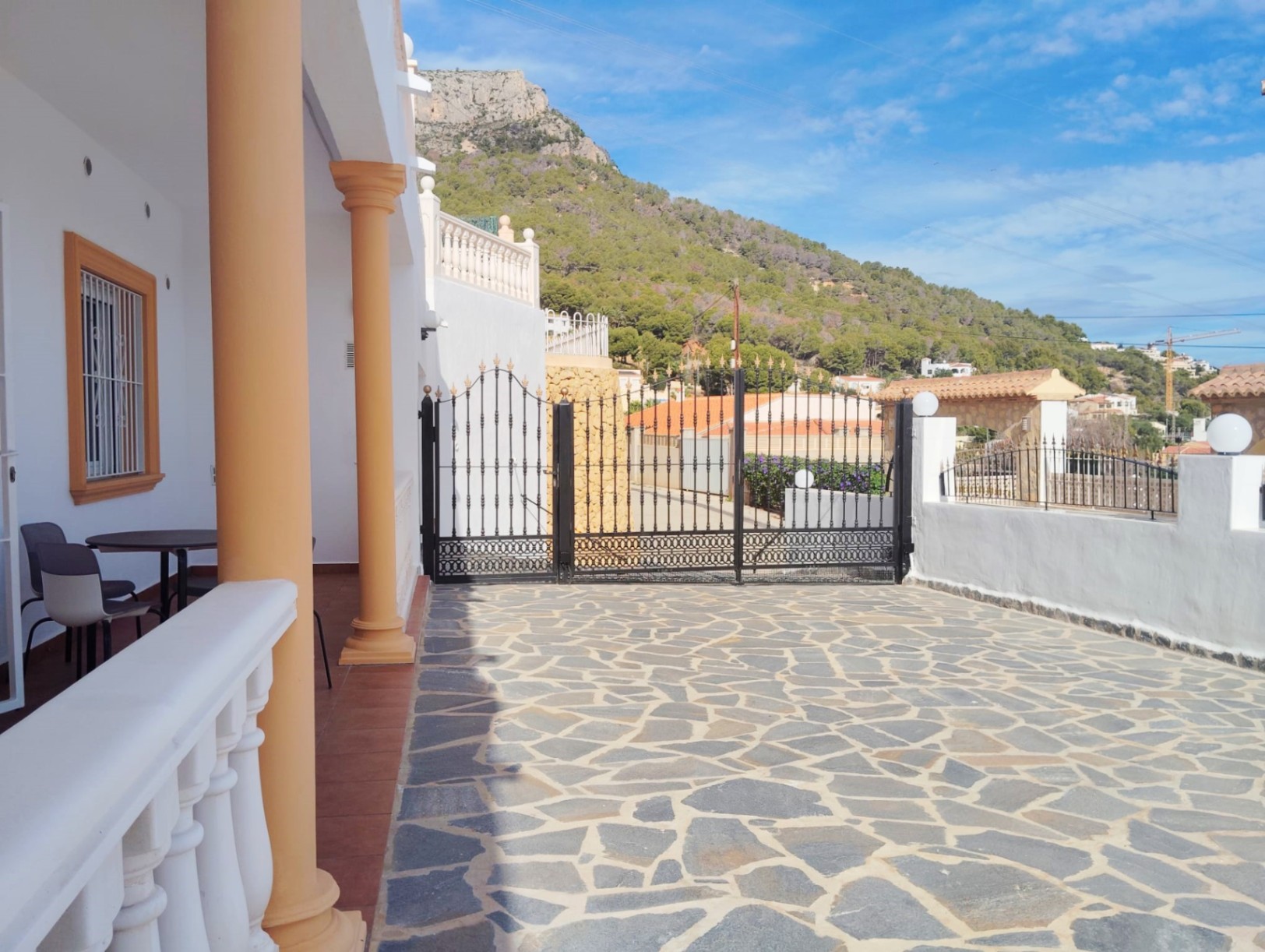 Villa te koop met 4 slaapkamers en een zwembad in Calpe, met uitzicht op zee.