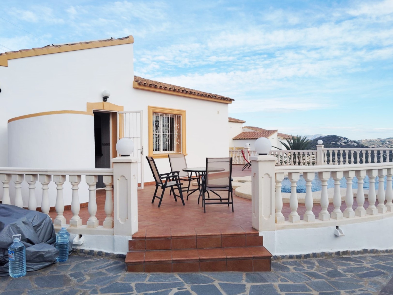 Villa te koop met 4 slaapkamers en een zwembad in Calpe, met uitzicht op zee.