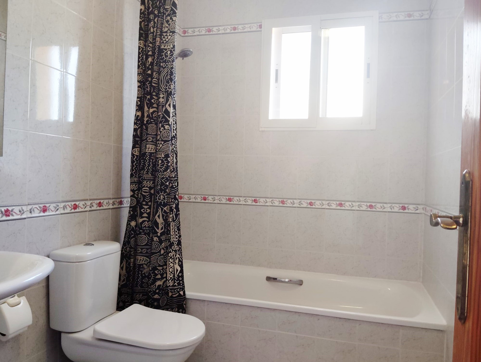 Villa te koop met 4 slaapkamers en een zwembad in Calpe, met uitzicht op zee.