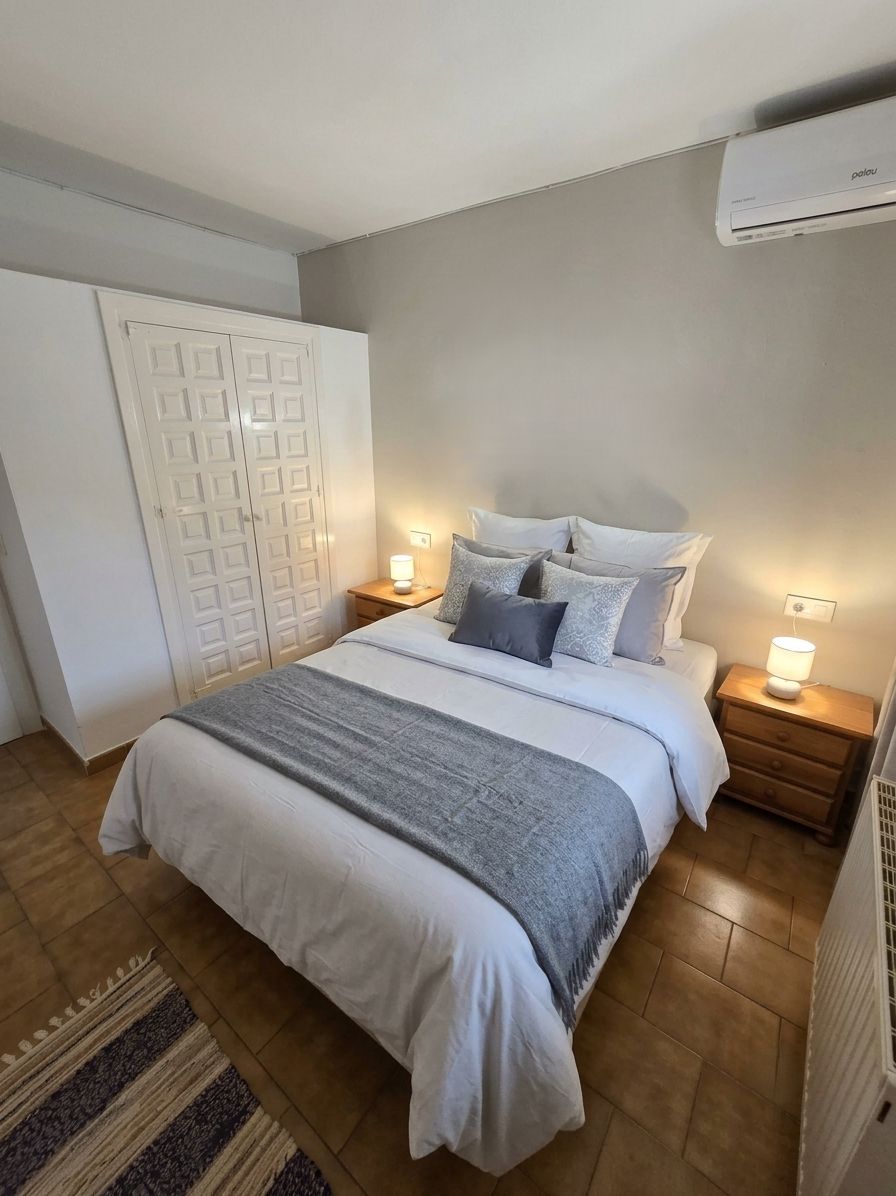 Charmante Hoekbungalow met de Hele Dag Zon en Naadloze Eénlaagse Leefruimte