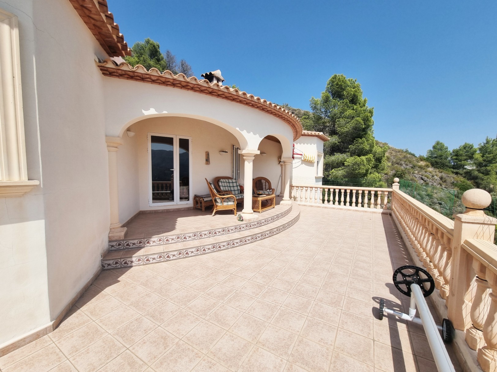 Villa met panoramisch uitzicht, zwembad en veel privacy in Pego Monte Mostalla