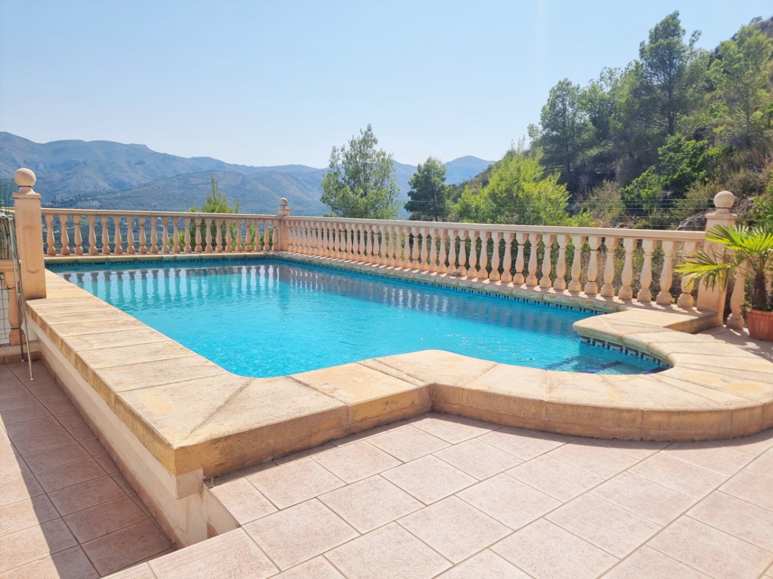 Villa met panoramisch uitzicht, zwembad en veel privacy in Pego Monte Mostalla