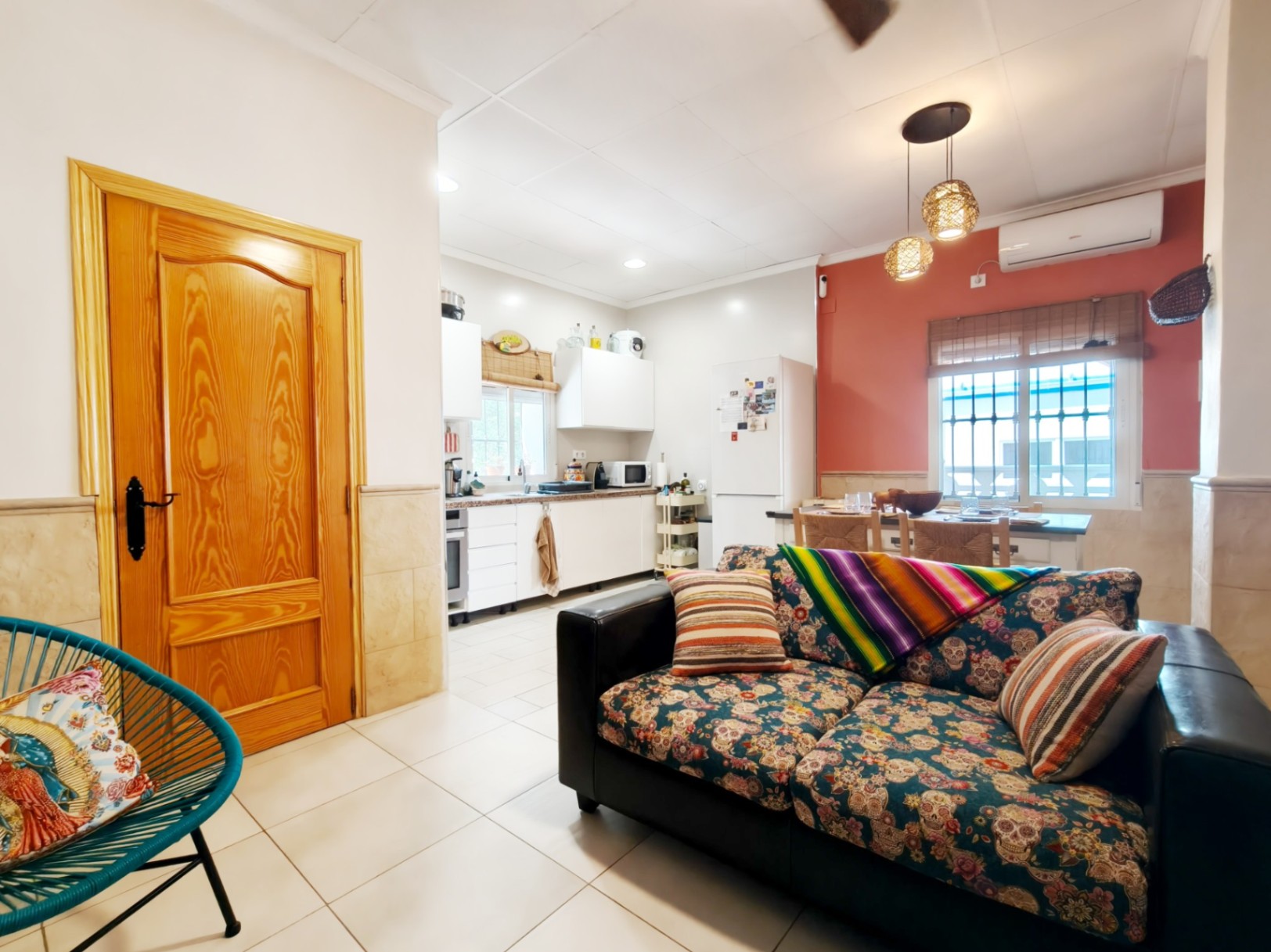 Huis te koop met 4 slaapkamers in Oliva, aan het rustigste strand.