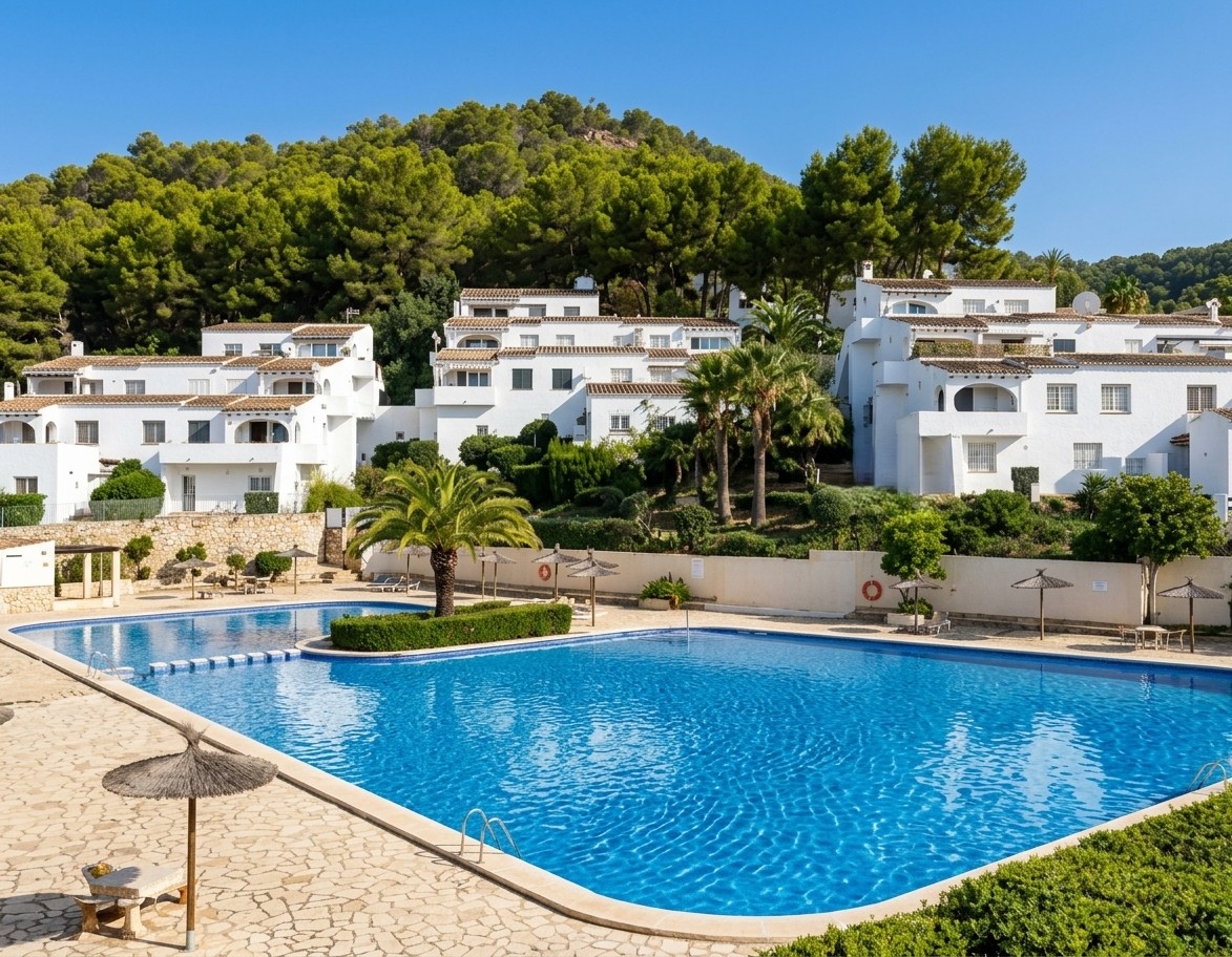 261008 - Apartamento de 1 dormitorio en venta en Villotel, Moraira – Impresionantes vistas al valle y excelente potencial de alquiler