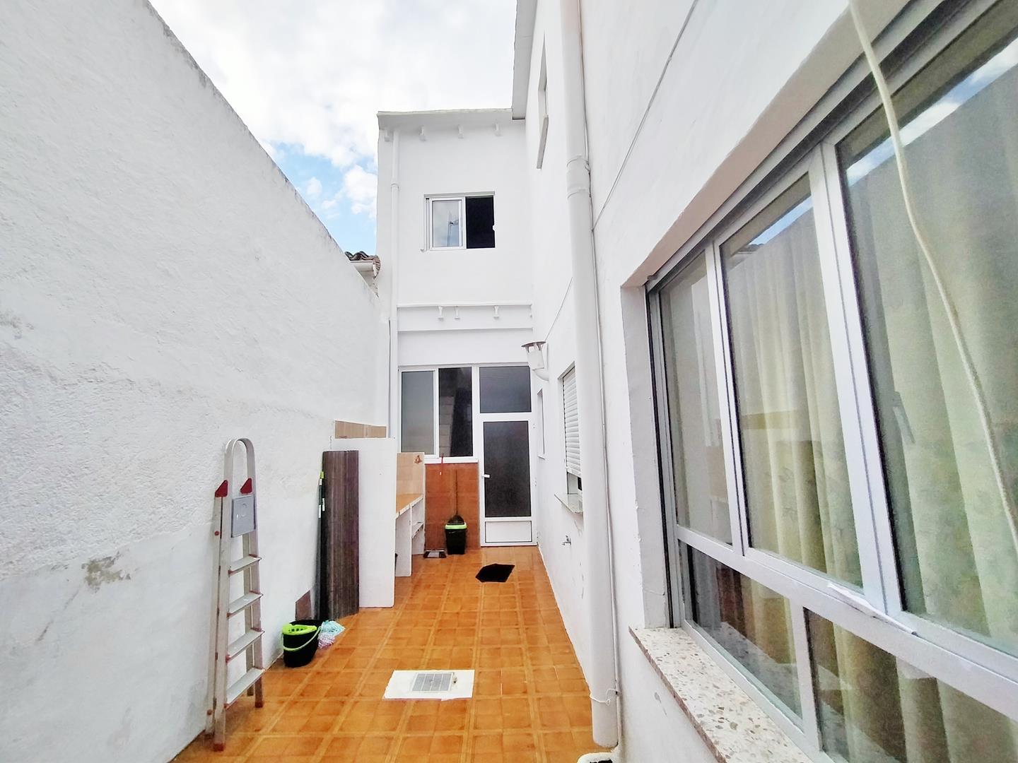 Townhouse with patio and terrace for sale in Pego