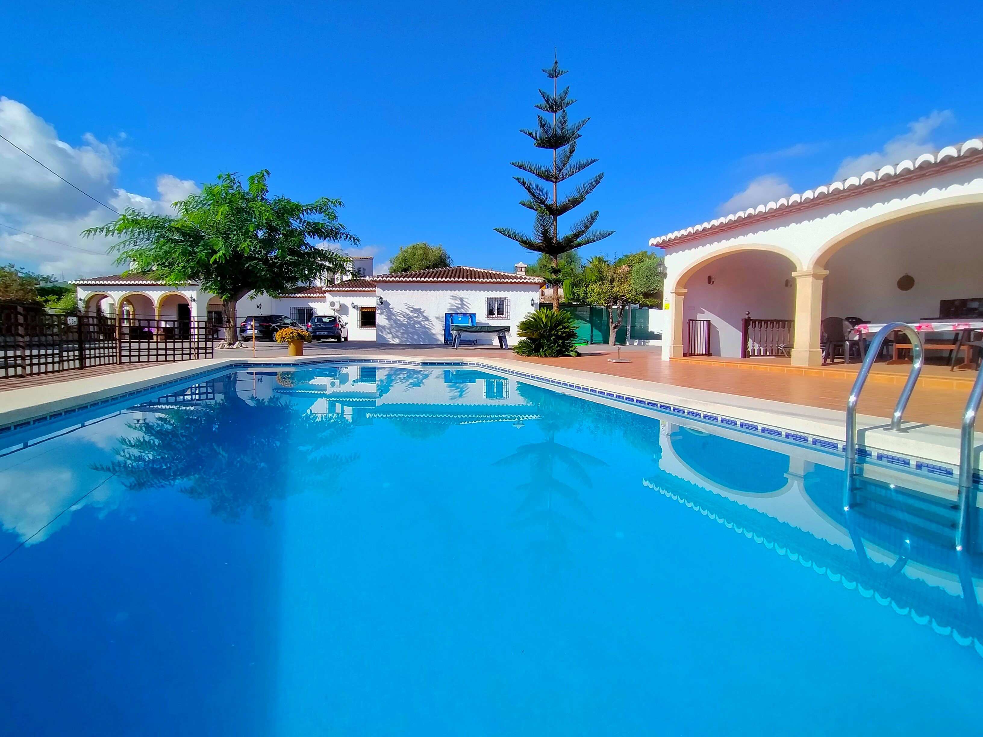 Beautiful villa with 5 bedrooms and pool in the demanded area of Javea