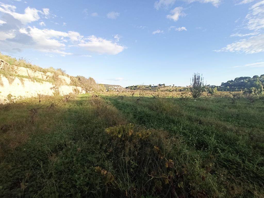 Land with tool house in Teulada