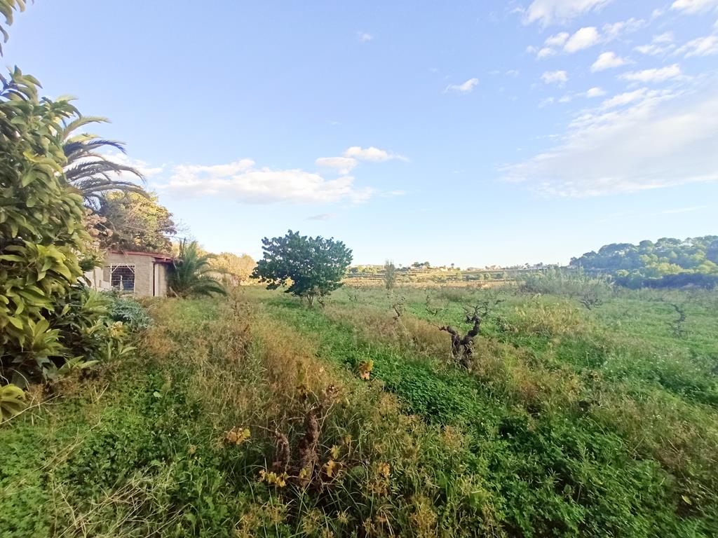 Land with tool house in Teulada